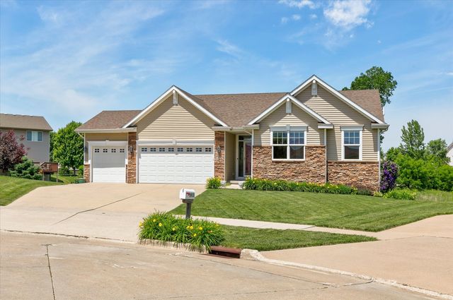5912 NW 92nd Court, Johnston, IA 50131