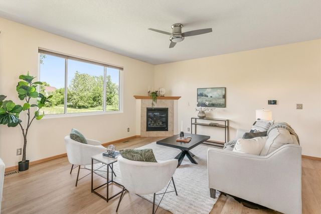 5912 NW 92nd Court, Johnston, IA 50131