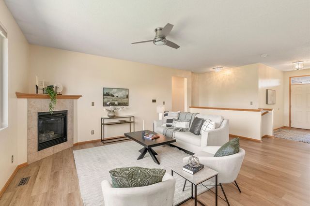 5912 NW 92nd Court, Johnston, IA 50131