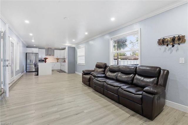 6005 Star Grass LN, Naples, FL 34116