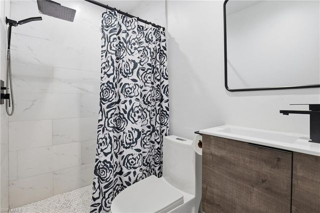 6005 Star Grass LN, Naples, FL 34116