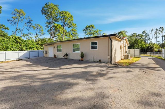 6005 Star Grass LN, Naples, FL 34116