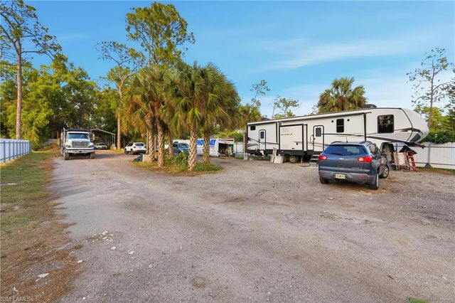 6005 Star Grass LN, Naples, FL 34116