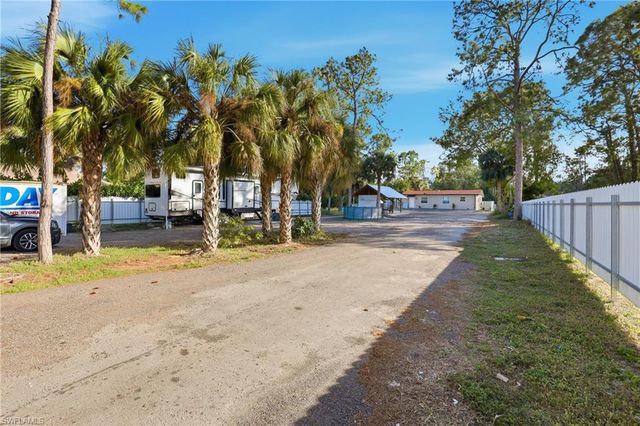 6005 Star Grass LN, Naples, FL 34116