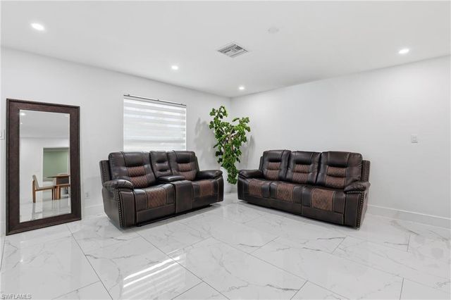 6005 Star Grass LN, Naples, FL 34116