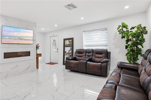 6005 Star Grass LN, Naples, FL 34116