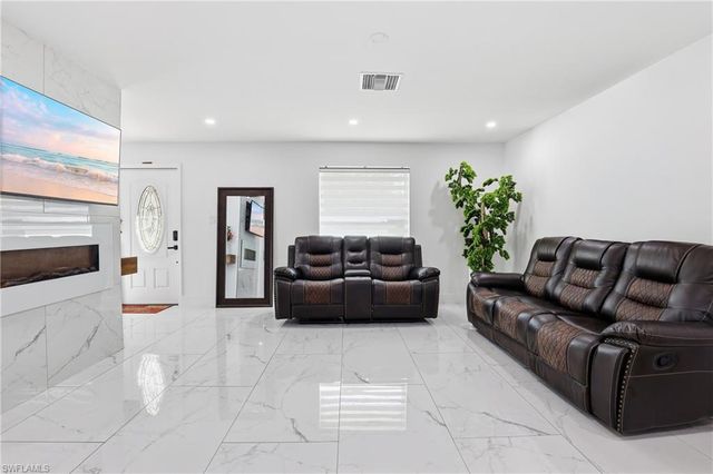 6005 Star Grass LN, Naples, FL 34116