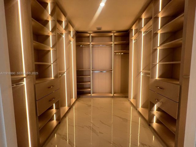 700 NE 24th 3501, Miami, FL 33137