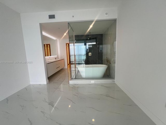 700 NE 24th 3501, Miami, FL 33137