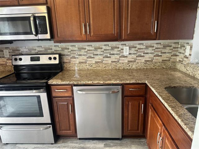 3263 NW 44th Street 6, Oakland Park, FL 33309