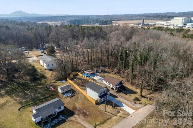 907 W Georgia Avenue, Bessemer City, NC 28016