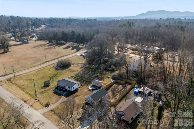 907 W Georgia Avenue, Bessemer City, NC 28016