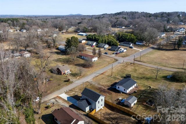 907 W Georgia Avenue, Bessemer City, NC 28016