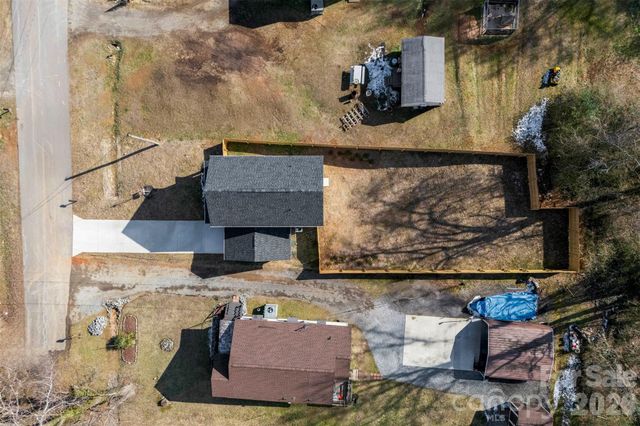 907 W Georgia Avenue, Bessemer City, NC 28016