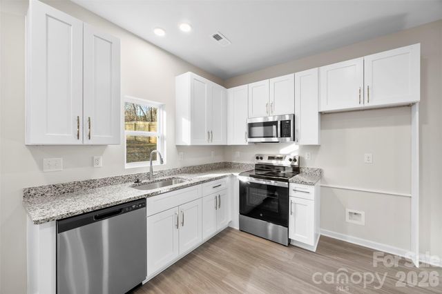 907 W Georgia Avenue, Bessemer City, NC 28016