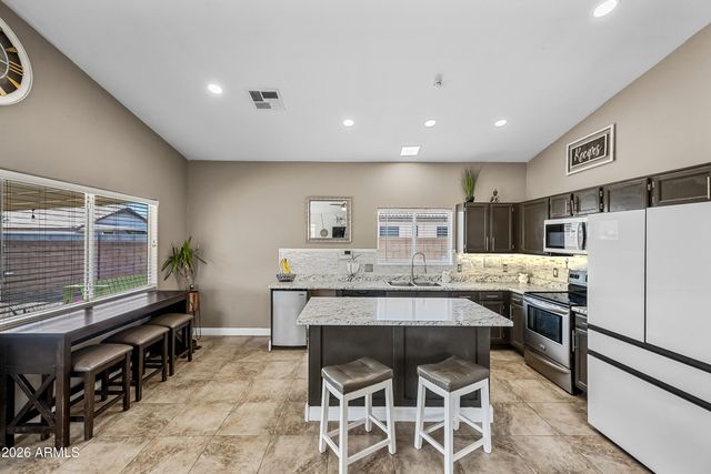 3223 W SALTER Drive, Phoenix, AZ 85027