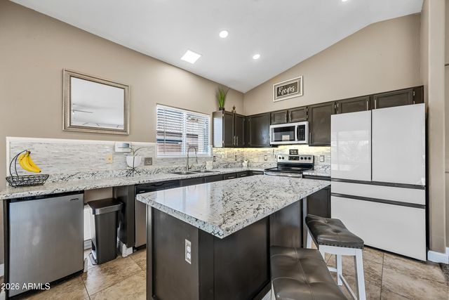 3223 W SALTER Drive, Phoenix, AZ 85027