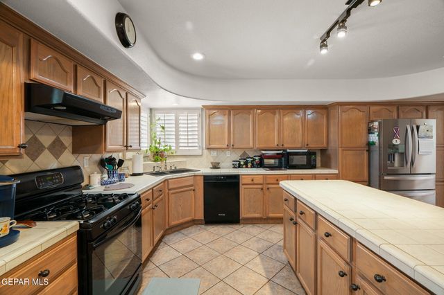 3653 AJA KOREN Place, El Paso, TX 79938