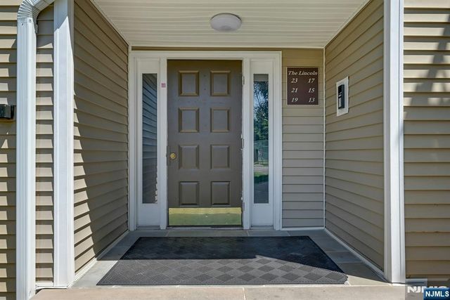 15 Presidential Drive 15, Englewood, NJ 07631