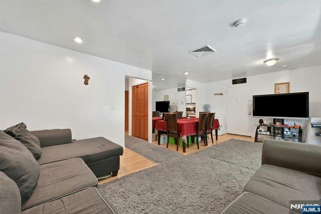 15 Presidential Drive 15, Englewood, NJ 07631