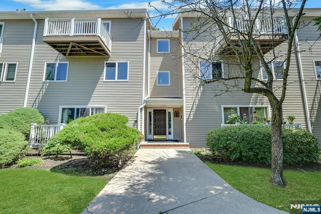 15 Presidential Drive 15, Englewood, NJ 07631