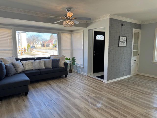 4201 W Ruby AVENUE, Milwaukee, WI 53209