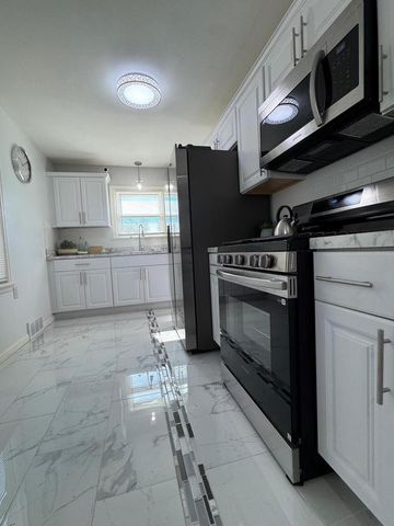 4201 W Ruby AVENUE, Milwaukee, WI 53209