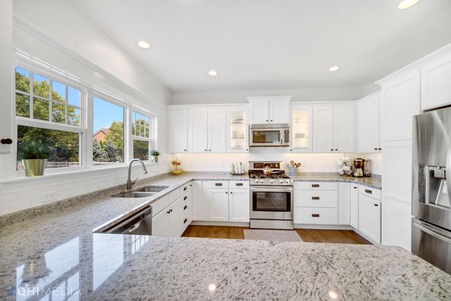 2554 Beauty Creek Drive, Valparaiso, IN 46385