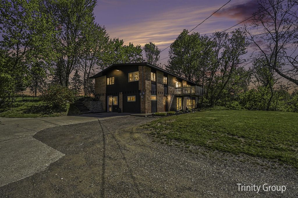 1281 Quincy Street, Grandville, MI 49418
