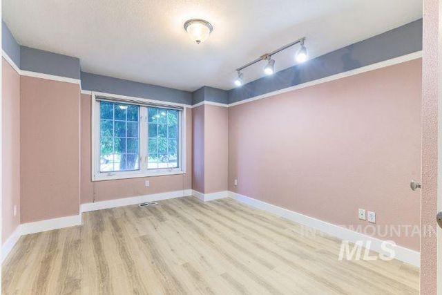 3160 E Springwood Dr, Meridian, ID 83642