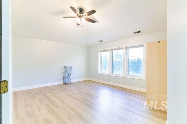 3160 E Springwood Dr, Meridian, ID 83642