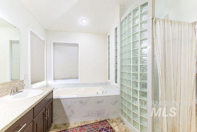 3160 E Springwood Dr, Meridian, ID 83642