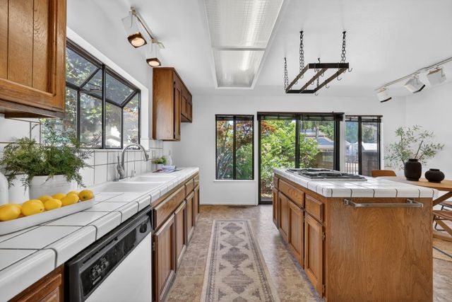 6024 Broken Bow Dr, Citrus Heights, CA 95621
