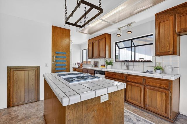 6024 Broken Bow Dr, Citrus Heights, CA 95621