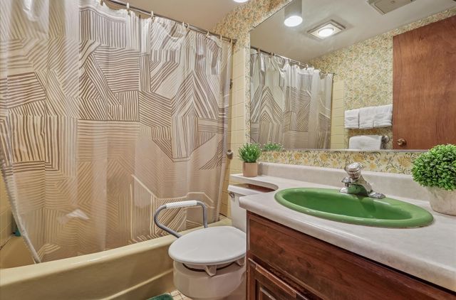 3935 NE 49th Street, Des Moines, IA 50317