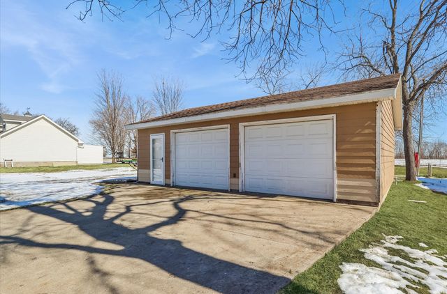 3935 NE 49th Street, Des Moines, IA 50317