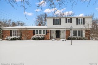 2482 Brenthaven Drive, Bloomfield Hills, MI 48304