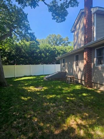 56 Wylde Road, Mount Sinai, NY 11766