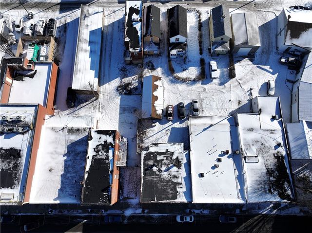 221 5th St, Ellwood City, PA 16117