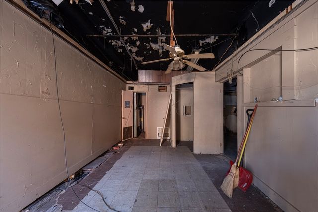 221 5th St, Ellwood City, PA 16117