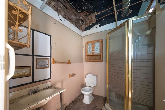 221 5th St, Ellwood City, PA 16117