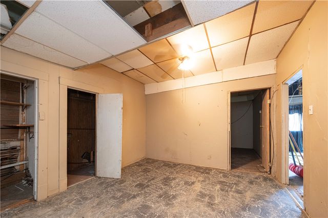 221 5th St, Ellwood City, PA 16117