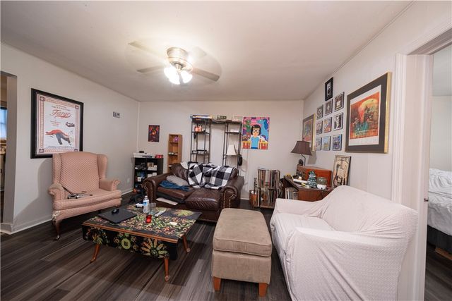 221 5th St, Ellwood City, PA 16117