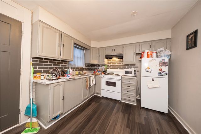 221 5th St, Ellwood City, PA 16117