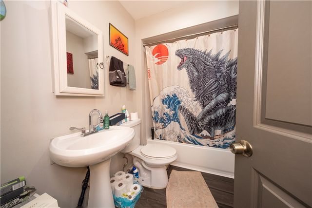 221 5th St, Ellwood City, PA 16117