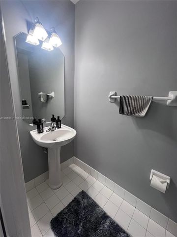 681 NW 42nd Ave -, Plantation, FL 33317