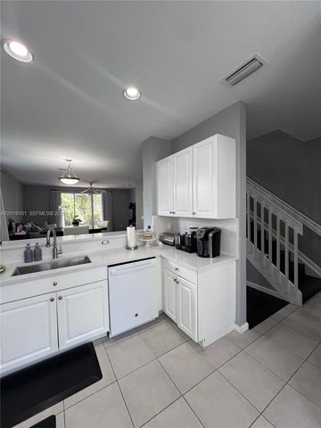 681 NW 42nd Ave -, Plantation, FL 33317