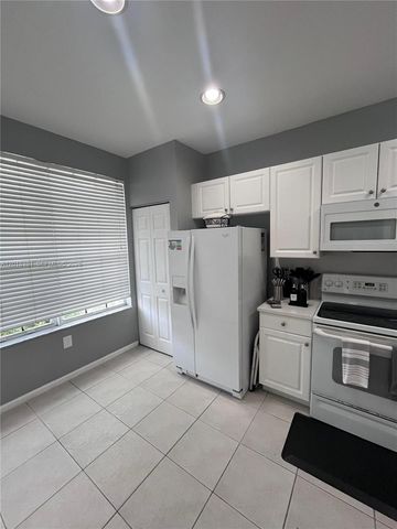 681 NW 42nd Ave -, Plantation, FL 33317