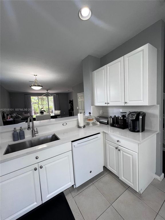681 NW 42nd Ave -, Plantation, FL 33317