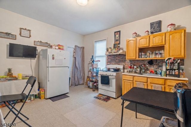 80 Pennington St, Paterson City, NJ 07501